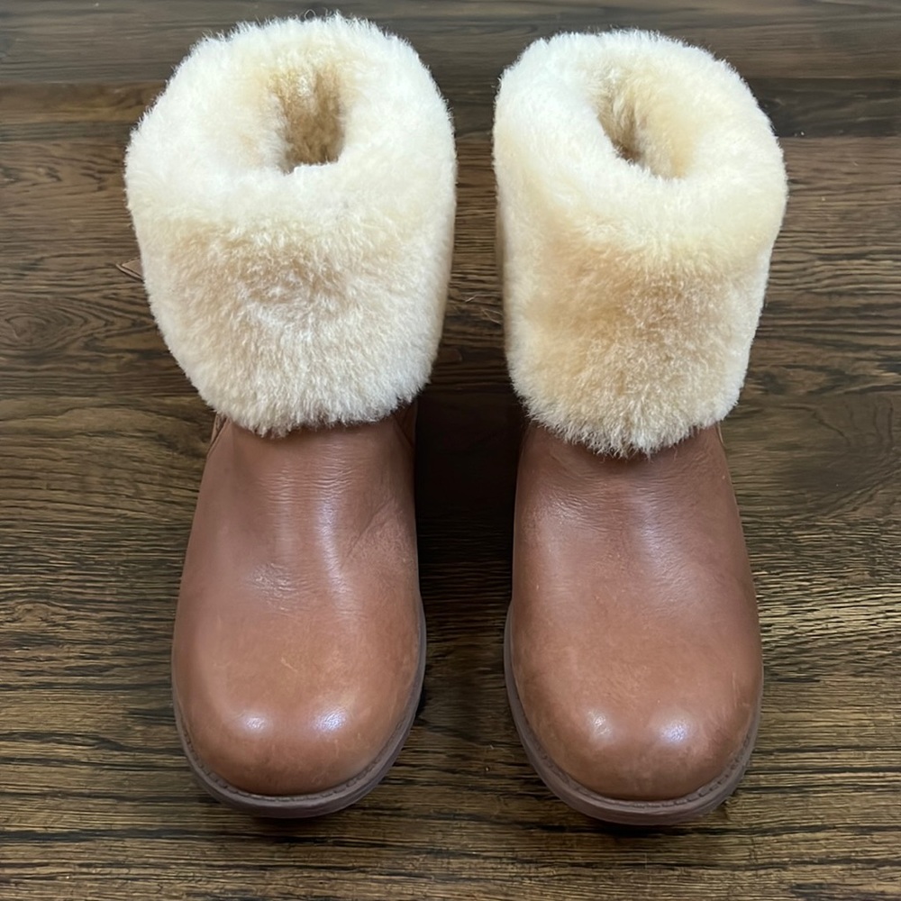 UGG Boots Size 8.5
I never had an opportunity to wear these living in Florida.